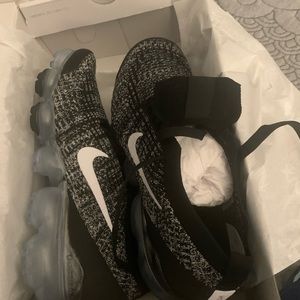 New Nike in box/never worn running shoe